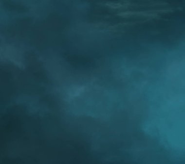 Beyaz kağıt arka planda renkli kış mavisi mürekkep ve suluboya dokular. Boya sızıntıları ve ombre etkileri. El boyaması soyut görüntü.