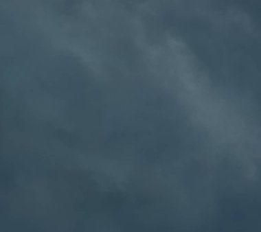 Gökyüzü deniz parlak öğleden sonra.