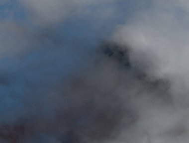 derin mavi gökyüzü görünümü cennet bulutlar bulut hava duvar kağıdı doku arka plan 