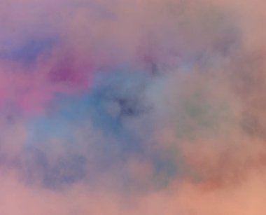 Bulutların üstünde güzel günbatımı gökyüzü