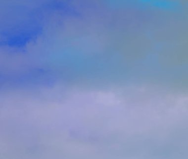 Mavi gökyüzünde bulutlar hava.