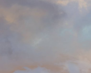 soyut grunge bulutlar, kopya alanı ile renkli arka plan