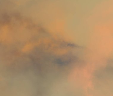 soyut grunge bulutlar, kopya alanı ile renkli arka plan