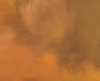 Bulutlar, Okyanus yakınlarındaki Günbatımında Renkli Bulutlar