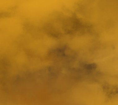 sabah gün doğumu sırasında renkli doğal turuncu gökyüzü cloudscape