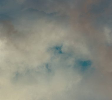 mavi gökyüzü ile inanılmaz bulutlar