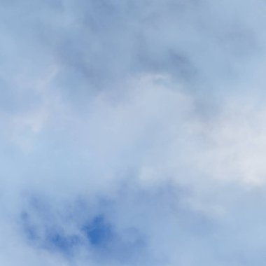 Bulutları ile Mavi arka plan, çok parlak, güzel, en güzel gökyüzü. Arka plan olarak kullanılabilir.