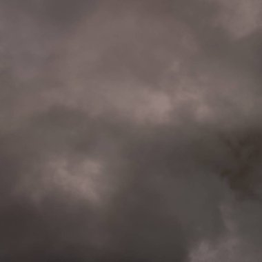 Turuncu mürekkep ve suluboya dokular beyaz kağıt arka plan üzerinde. Boya sızıntıları ve ombre etkileri. El boyaması soyut görüntü.