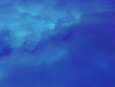 Mavi gökyüzünde bulutlar hava.