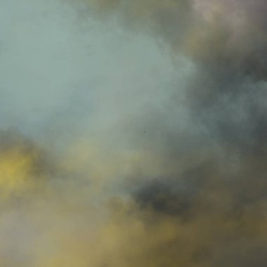 soyut grunge bulutlar, kopya alanı ile renkli arka plan