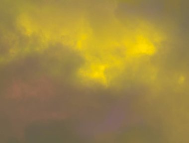 Siyah sahne stüdyosu vitrin oda arka plan üzerinde sarı sis ve sis etkisi.