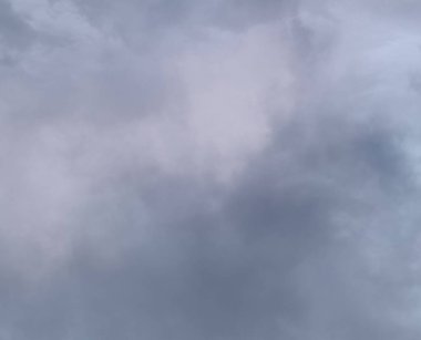 Fransa'da mavi gökyüzü ve bulutlar gökyüzü