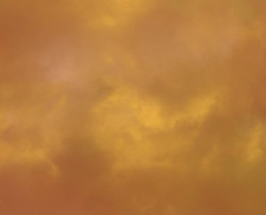 Bulutlar ve ağaçlar güzel romantik fotoğraf ile Altın gökyüzü 