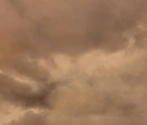 Ködös Felhők Besütött Síkságon — Stock Fotó