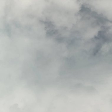 Fırtına öncesi dramatik gökyüzü