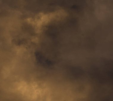 Turuncu sis ve siyah sahne stüdyosu vitrin oda arka plan üzerinde sis etkisi.