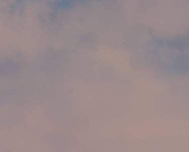 mavi gökyüzünde beyaz bulutlar, gün, masaüstü için duvar kağıtları için arka plan