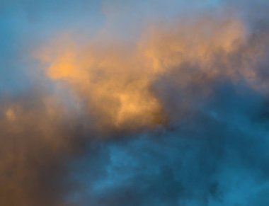 soyut grunge bulutlar, kopya alanı ile renkli arka plan