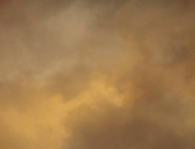 gün batımı turuncu ve menekşe gökyüzü