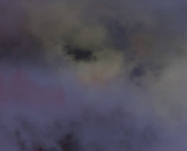 soyut grunge bulutlar, kopya alanı ile renkli arka plan