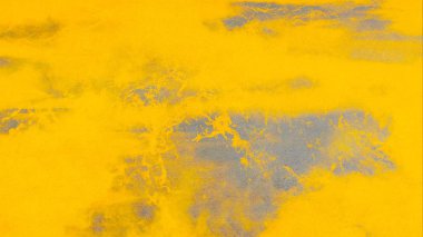 Metin için yeri olan boya lekeleriyle soyut arkaplan
