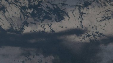 Metin için yeri olan boya lekeleriyle soyut arkaplan