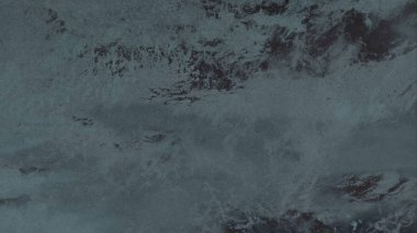 Metin için yeri olan boya lekeleriyle soyut arkaplan