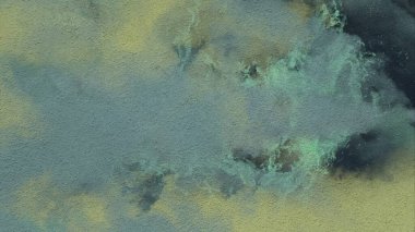 Metin için yeri olan boya lekeleriyle soyut arkaplan