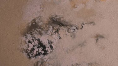 Metin için yeri olan boya lekeleriyle soyut arkaplan