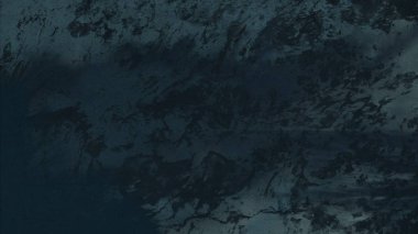 Metin için yeri olan boya lekeleriyle soyut arkaplan