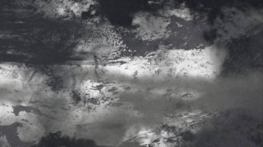 Metin için yeri olan boya lekeleriyle soyut arkaplan