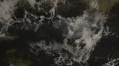 Metin için yeri olan boya lekeleriyle soyut arkaplan