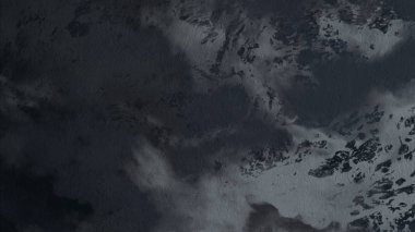 Metin için yeri olan boya lekeleriyle soyut arkaplan