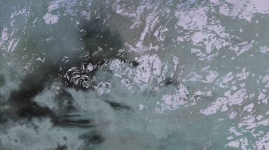 Metin için yeri olan boya lekeleriyle soyut arkaplan