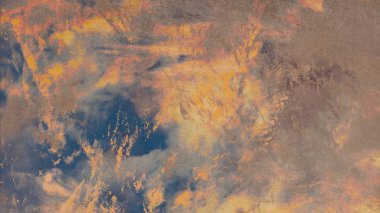 Metin için yeri olan boya lekeleriyle soyut arkaplan