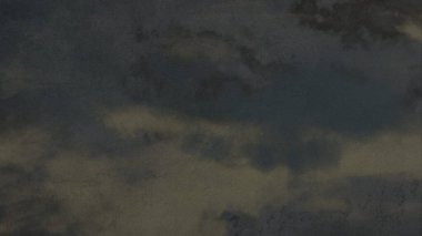 Metin için yeri olan boya lekeleriyle soyut arkaplan