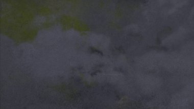 Metin için yeri olan boya lekeleriyle soyut arkaplan