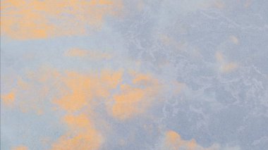 Metin için yeri olan boya lekeleriyle soyut arkaplan