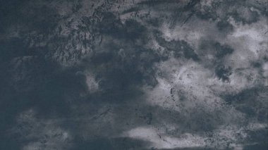 Metin için yeri olan boya lekeleriyle soyut arkaplan