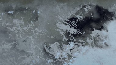 Metin için yeri olan boya lekeleriyle soyut arkaplan