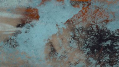 Metin için yeri olan boya lekeleriyle soyut arkaplan