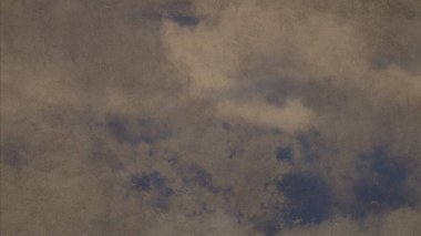 Metin için yeri olan boya lekeleriyle soyut arkaplan