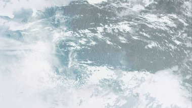 Metin için yeri olan boya lekeleriyle soyut arkaplan