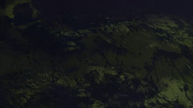 Metin için yeri olan boya lekeleriyle soyut arkaplan