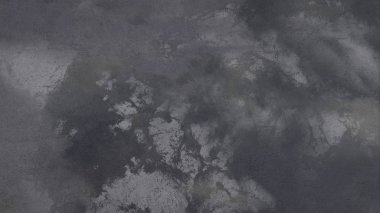 Metin için yeri olan boya lekeleriyle soyut arkaplan