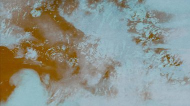 Metin için yeri olan boya lekeleriyle soyut arkaplan