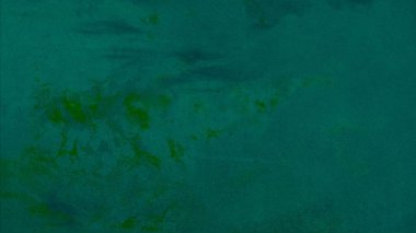 Metin için yeri olan boya lekeleriyle soyut arkaplan