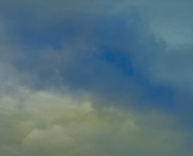 Doğa şekilleri güzel bir bulut bulutlar gibi çizer..