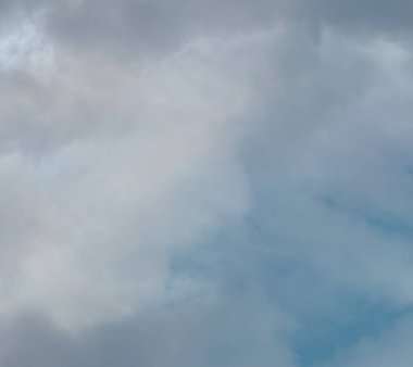 kabarık bulutlar gökyüzünde 