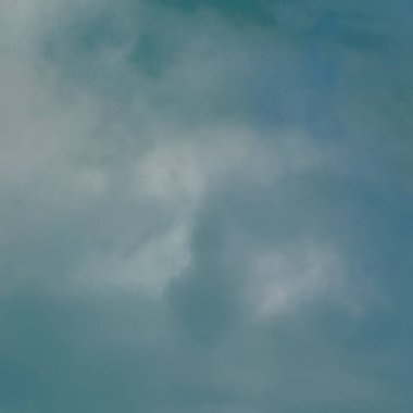 Rüzgarla hareket bulutlu gökyüzü.